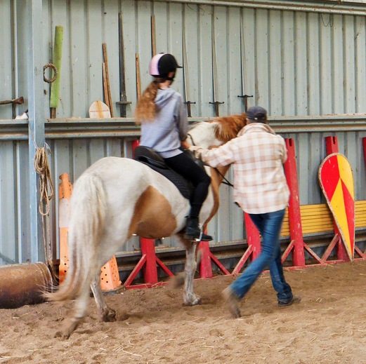https://lemis.nyc3.digitaloceanspaces.com/yvonne/Photos/20241130/small/Kahlan-rides-Sparky-44.jpeg
