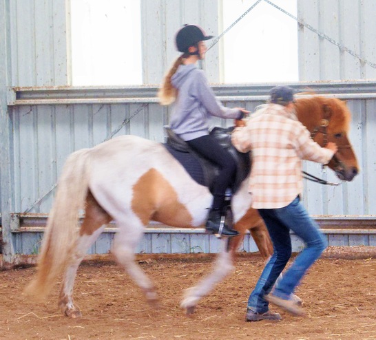 https://lemis.nyc3.digitaloceanspaces.com/yvonne/Photos/20241130/small/Kahlan-rides-Sparky-49.jpeg